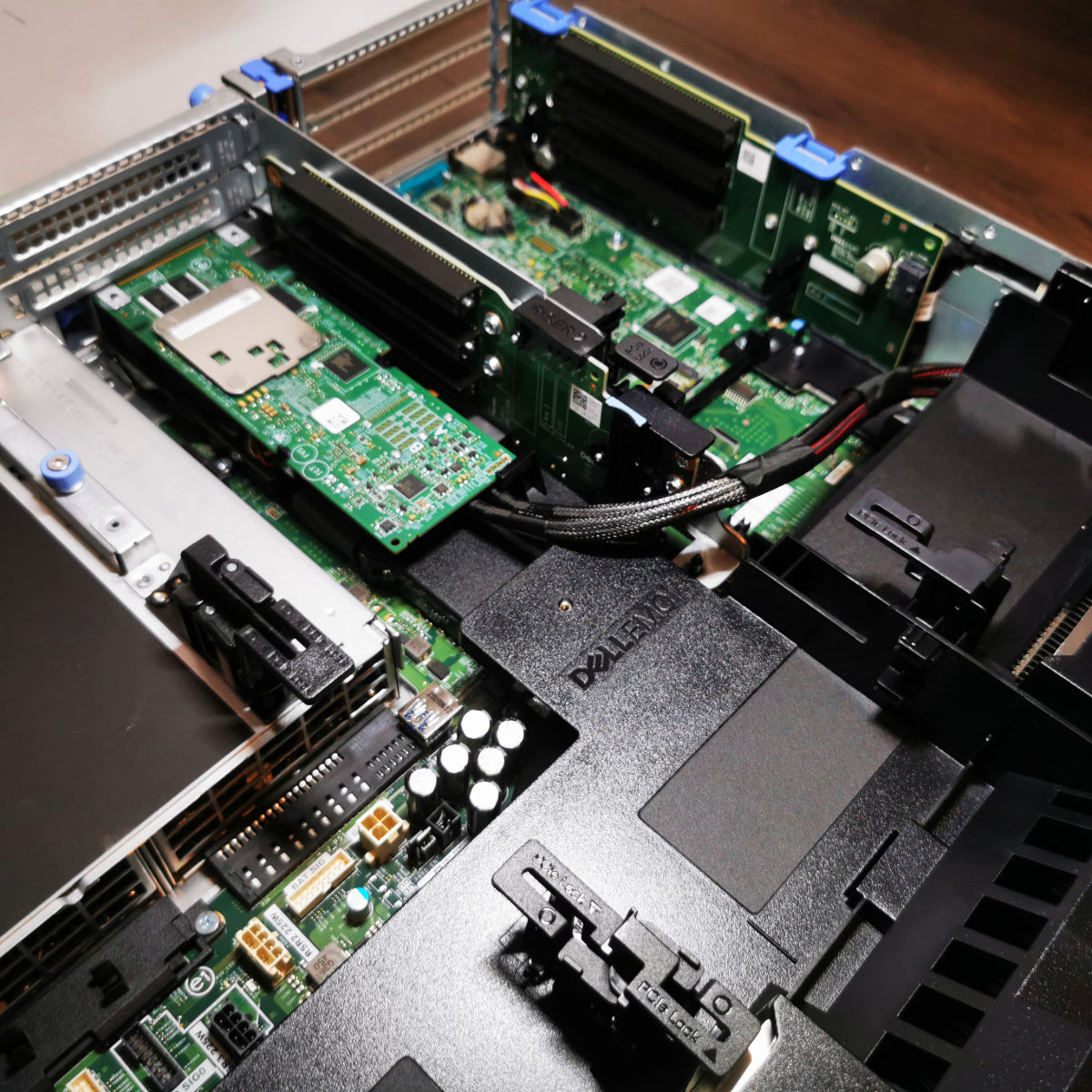 Dell R740 / 2x 20 Core 6138 / 32GB / 16SFF