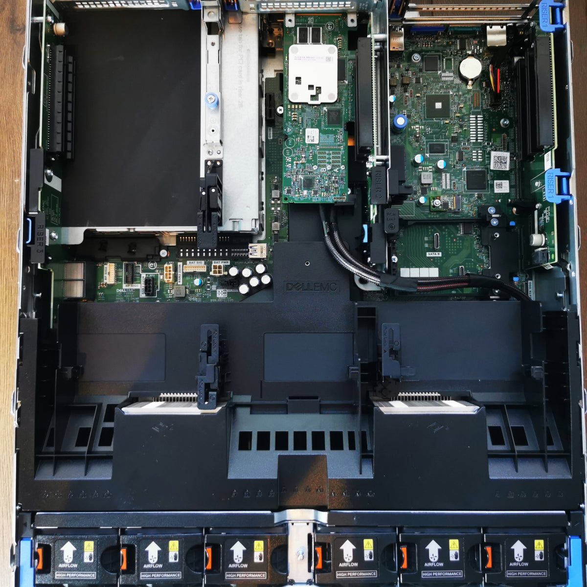 Dell R740 / 2x 20 Core 6138 / 32GB / 16SFF