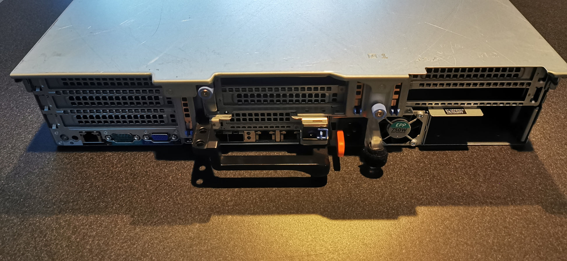 Dell R740 / 2x 20 Core 6138 / 32GB / 16SFF