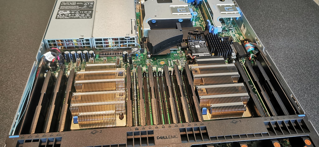 Dell R640 / 2x 20 Tuumaline 6138 / 32GB / 8SFF Server