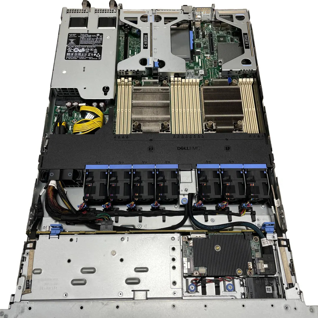 Dell R450 sisevaade: 2 jahutusradiaatorit, 16 mälupesa ja PERC H745 Front