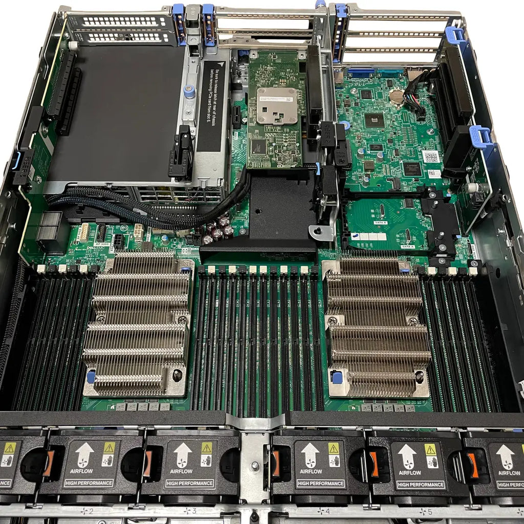 Dell R740XD sisevaade: kaks Xeon Gold 6138 jahutit ja 24 vaba mälupesa