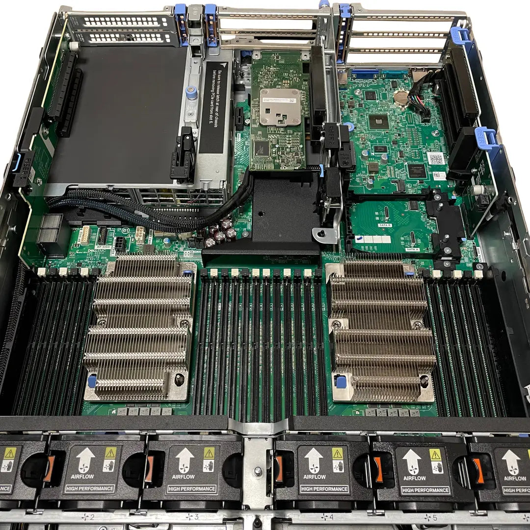 Dell R740XD sisevaade: kaks Xeon Gold 6138 jahutit ja 24 vaba mälupesa